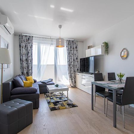 Flexible Selfcheckins 32 - Zagreb - Garage - Electric Vehicle Ccharger - Big Loggia - New - Apartments Repinc 32 ภายนอก รูปภาพ